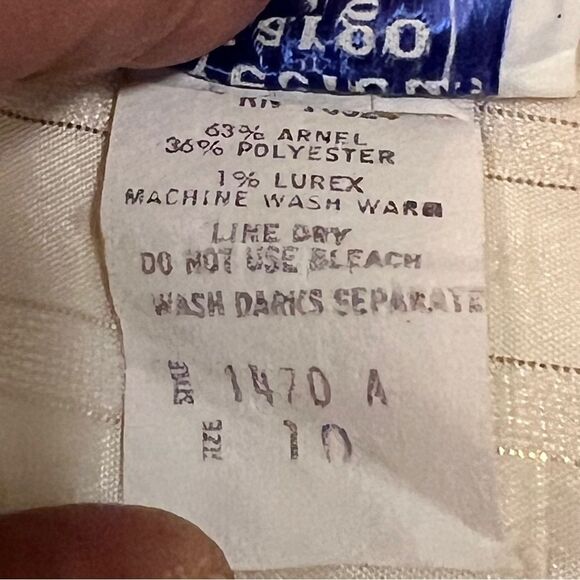 Vintage Elegant Cream Blouse with Button Details - Picture 8 of 10